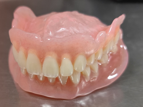 Восковая модель базиса зубного протеза